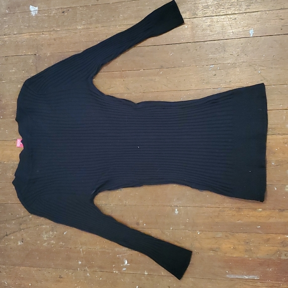 CLOSET CLOSING 7/31 Black scoop neck 3/4 sleeve sweater size small - Picture 2 of 5